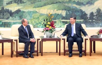 习近平会见英国四十八家集团俱乐部主席佩里