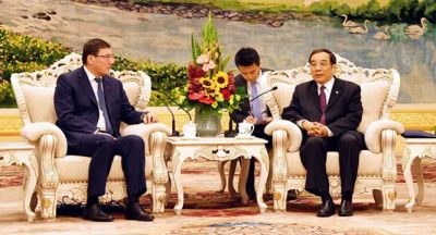 杨晓渡会见乌克兰总检察长卢岑科